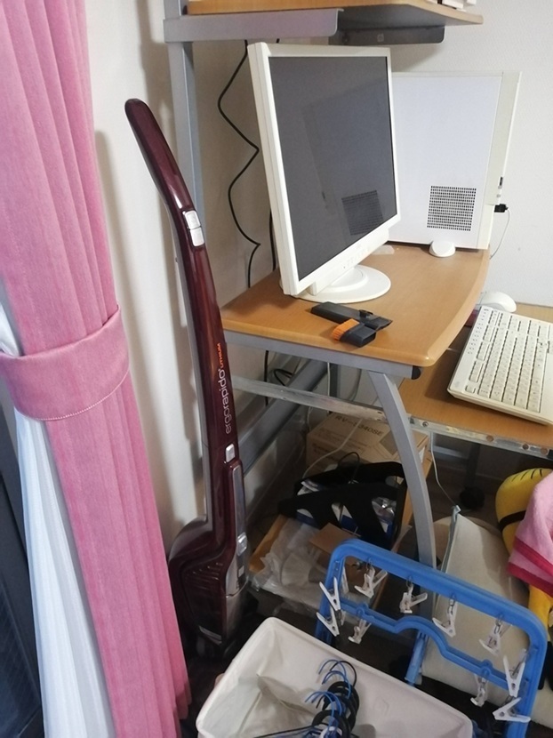 パソコンを処分を希望されるお客様から不用品回収の依頼を承りました。リサイクルワールドハウスをご利用いただきまして、誠にありがとうございました。