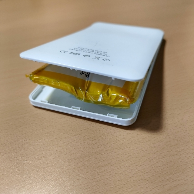 膨張した携帯電話のバッテリーの捨て方