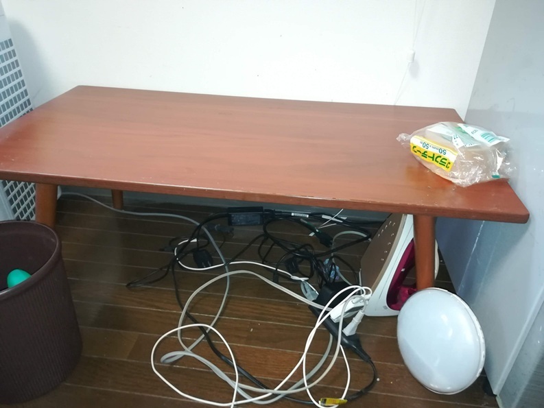 ダイニングテーブルの不用品回収の様子