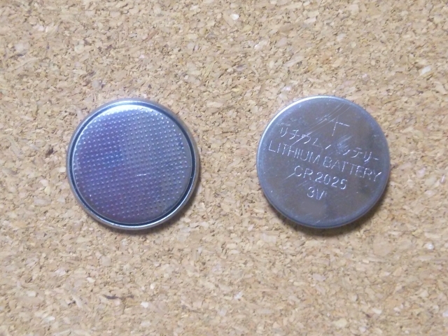 ボタン電池のの捨て方。ゴミの日に出す？