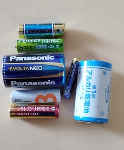 乾電池は、「燃やさないごみ」の日に出すます。